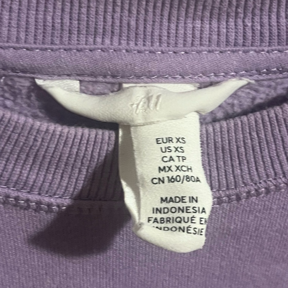H&M Men's Lavender Crewneck Sweater - Picture 3 of 3